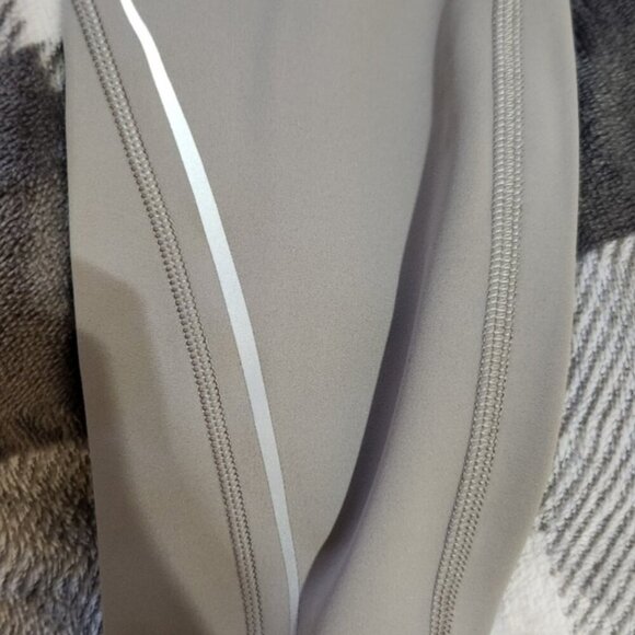 Nwot Lululemon Base Pace HR crop 23” Reflective size 0 - Picture 5 of 10